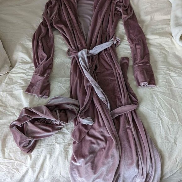 Rose Gold Velvet Robe - Picture 6 of 6